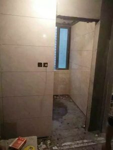 南京装修公司卫生间贴瓷砖