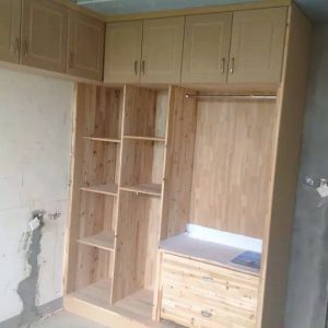 南京装修公司麒麟山庄木工打柜子