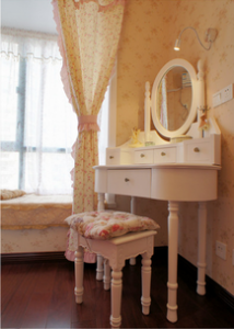 简约风格化妆台