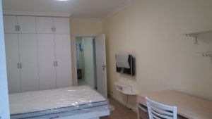 现代简约风格主卧衣柜