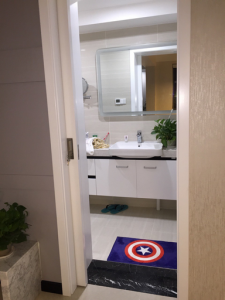 现代简约混搭卫生间