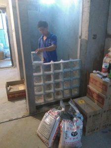 南京装修工地实拍玻璃砖砌墙