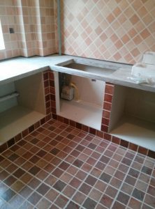 南京装修工地在线砖砌橱柜施工中