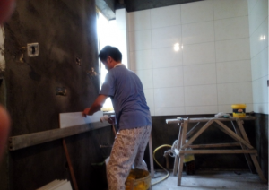 南京后宰门小区58平老房装修工地瓦工师傅