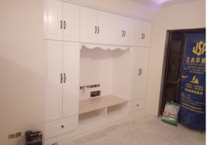 南京116平装修工地卧室柜油漆完成