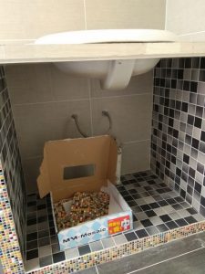 南京瓦工装修工地砖砌台盆马赛克