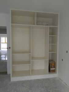 南京150平四室两厅装修工地卧室柜子