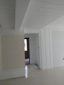 南京150平四室两厅装修工地客厅吊顶