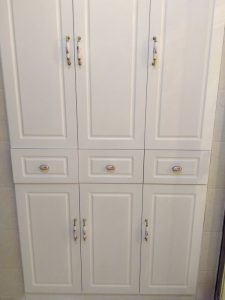 南京94平木工装修工地柜门上漆