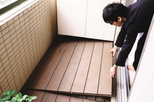 南京新房装修铺地板