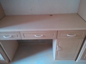 南京50平樱铁村木工装修工地书桌