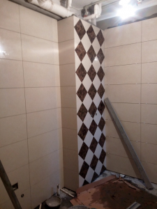 南京大华榴美颂116平瓦工装修工地直播贴砖