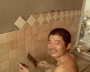 南京大仙林教师公寓和园92平米瓦工装修师傅