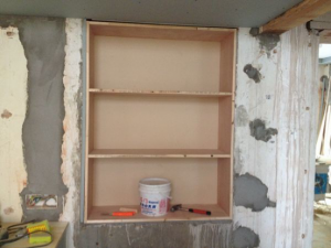 南京虎踞北路77平老房装修工地实拍木工进行中柜子