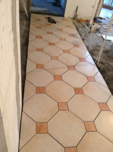 南京石城家园三室两厅瓦工装修走廊