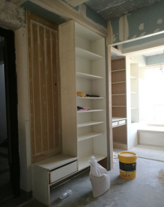 南京莱蒙一小区110平，木工师傅做门口