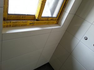 江水平装修师傅们瓷砖