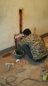 南京小杨村小区63平老房装修工地实拍水电开槽