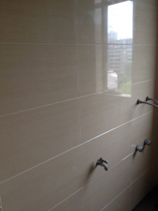 南京鼓楼龙江宝地园71老房装修瓦工施工现场贴瓷砖