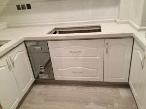 南京金达花园80平2室2厅木工装修砖砌橱柜门