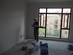 南京江宁托乐嘉旁的香山美墅，装修工地油漆施工