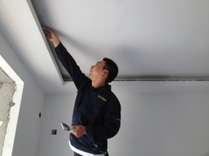 南京王子公馆111平地中海装修风格装修工地实拍油漆师傅