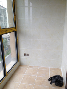 南京111平地中海装修风格瓦工装修工地实拍阳台