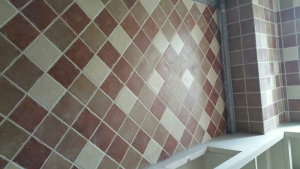 南京140平华侨城瓦工装修工地展示贴瓷砖