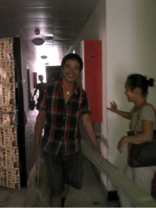 南京小复式楼后现代装修风格瓦工师傅