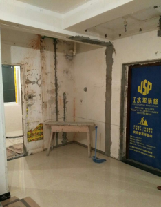 南京凤小学区房110平瓦工装修工地在线入户门