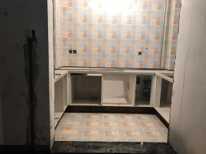 南京93平装修瓦工王师傅现场制作砖砌橱柜