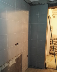 南京锦绣家园104平3室一厅瓦工装修工地直播铺砖