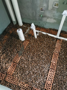 南京125平装修工地实拍，卫生间回填材料