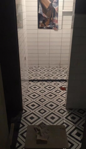 南京80平雨花西路瓦工施师傅装修工地卫生间瓷砖铺贴