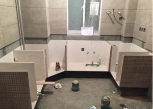 南京旭日上城84平装修工地砖砌橱柜。