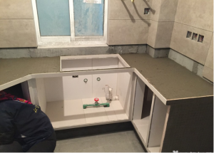 南京旭日上城84平装修工地厨房砖砌橱柜。