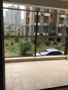 南京六合金都悦园68平方瓦工装修现场阳台