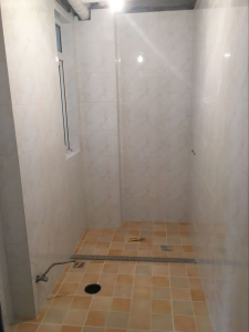 南京花港幸福城三室一厅瓦工装修工地卫生间