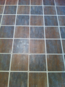 南京天地花园小区二手房装修，瓦工装修贴瓷砖