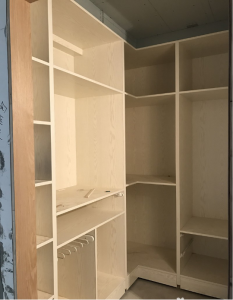 南京融侨观邸133平混搭装修木工施工中大衣柜