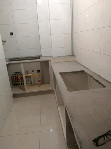 南京装修工地实拍江水平瓦工砖砌橱柜