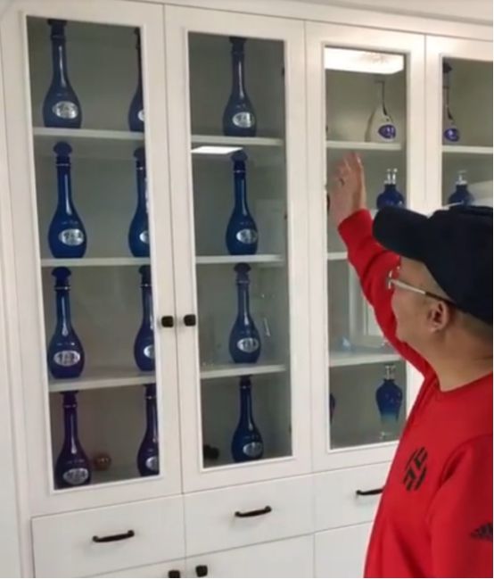 v2-e7f740177fbff213a8756cf002de2221_720w